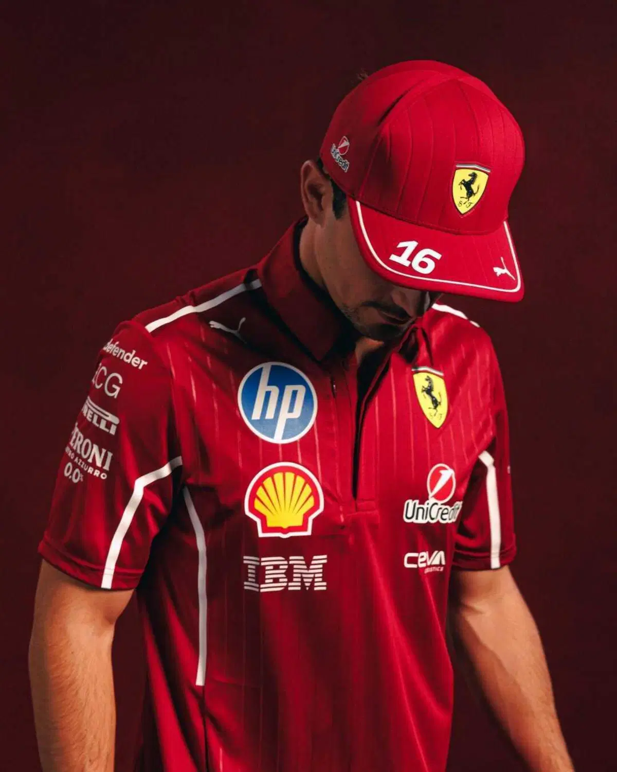 F1. Ferrari-Puma, presentato il Team Kit di Charles Leclerc e Lewis Hamilton per la stagione 2025 (5)