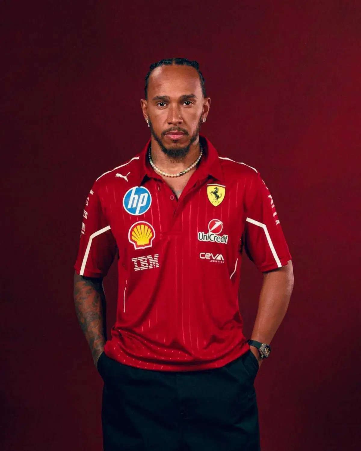 F1. Ferrari-Puma, presentato il Team Kit di Charles Leclerc e Lewis Hamilton per la stagione 2025 (6)