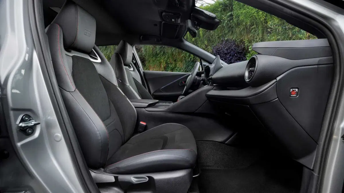Toyota Toyota C-HR 2.0 phev GR Sport fwd e-cvt (13)