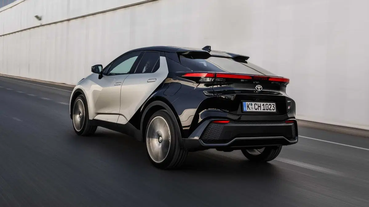 Toyota Toyota C-HR 2.0 phev GR Sport Hero fwd e-cvt (3)