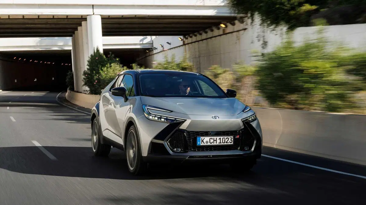 Toyota Toyota C-HR 2.0 phev GR Sport Hero fwd e-cvt (6)