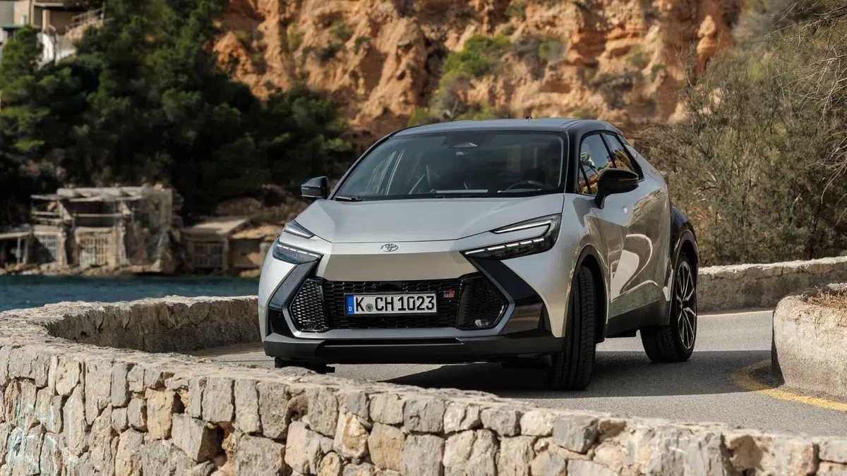 Toyota Toyota C-HR 2.0 phev GR Sport Hero fwd e-cvt (7)