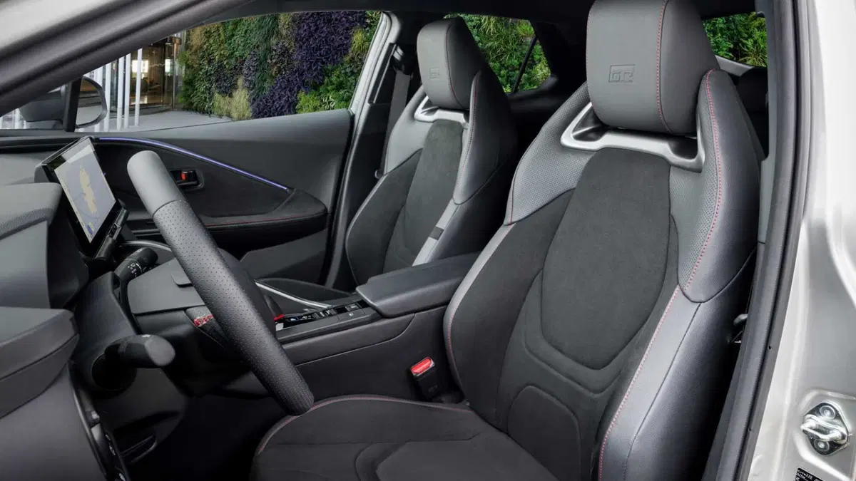 Toyota Toyota C-HR 2.0 phev GR Sport Hero fwd e-cvt (12)