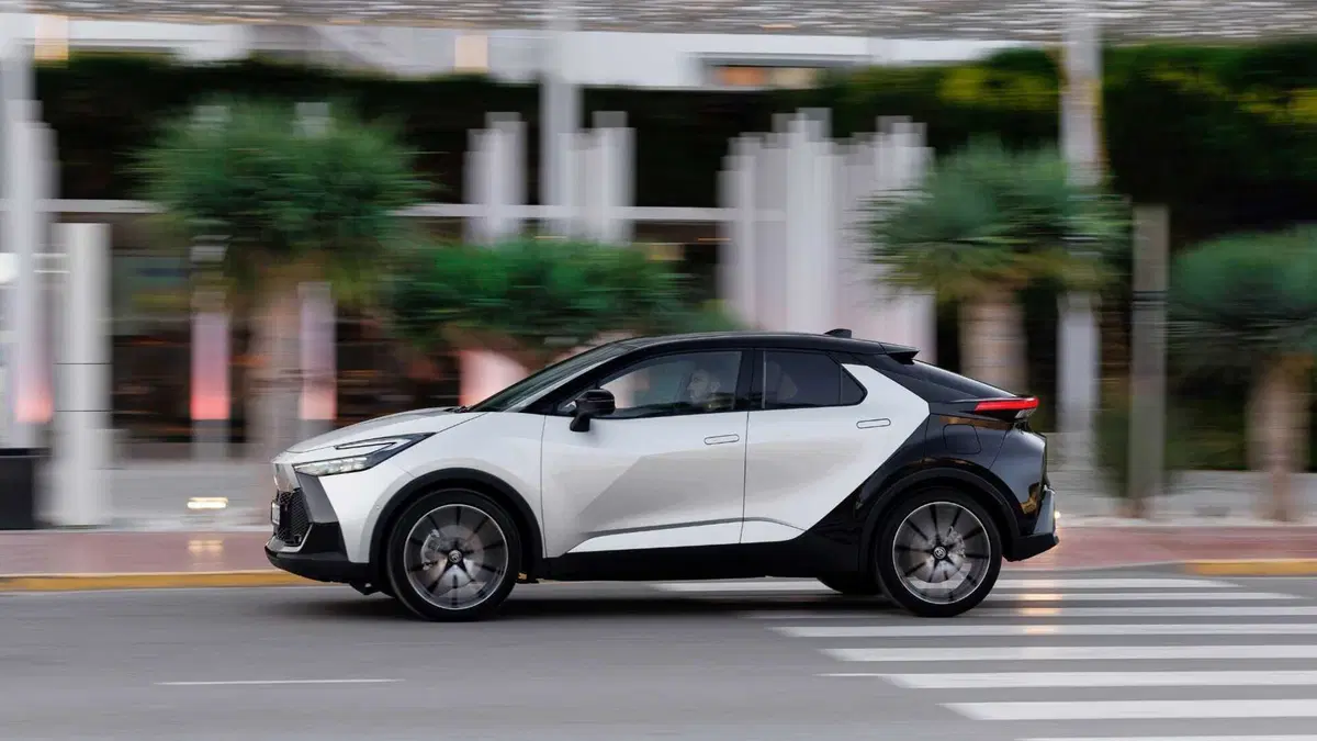Toyota Toyota C-HR 2.0 hv GR Sport Premiere awd e-cvt (2)