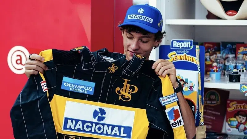 F1. Mercedes, Kimi Antonelli: "Ho scelto il n.12 per Senna. La prima volta nel paddock? Mio padre mi ha nascosto tra le gomme"