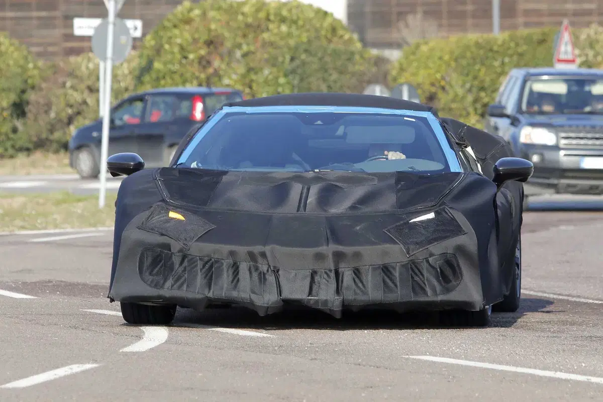 Ferrari 296 Versione Speciale: la nuova evoluzione della supercar ibrida di Maranello [Foto Spia] (2)