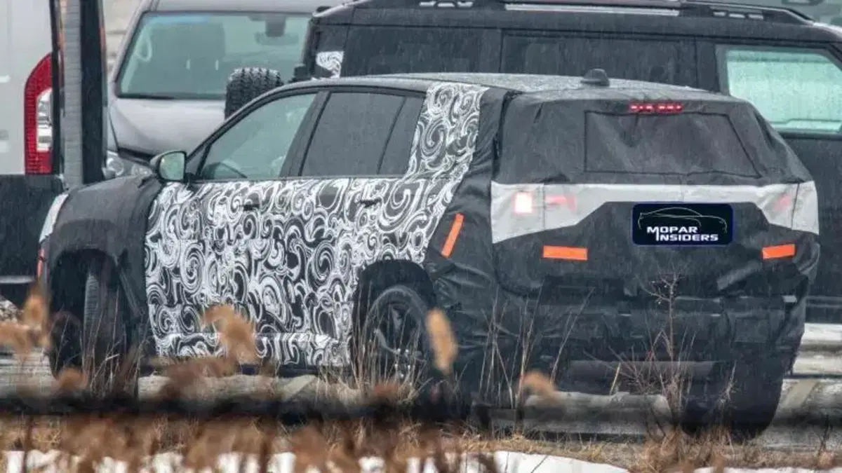 Jeep Cherokee: spiata la nuova generazione su STLA Large [FOTO SPIA] (2)