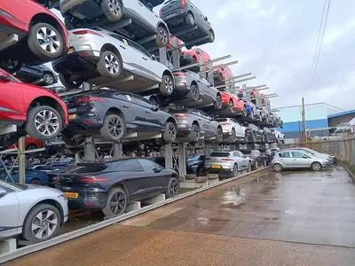 Jaguar ricompra le I-Pace difettose e le parcheggia in un'autodemolizione