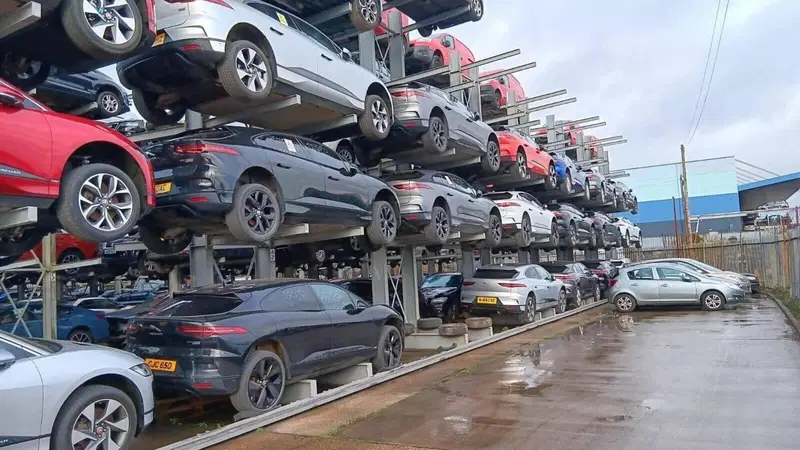 Jaguar ricompra le I-Pace difettose e le parcheggia in un'autodemolizione