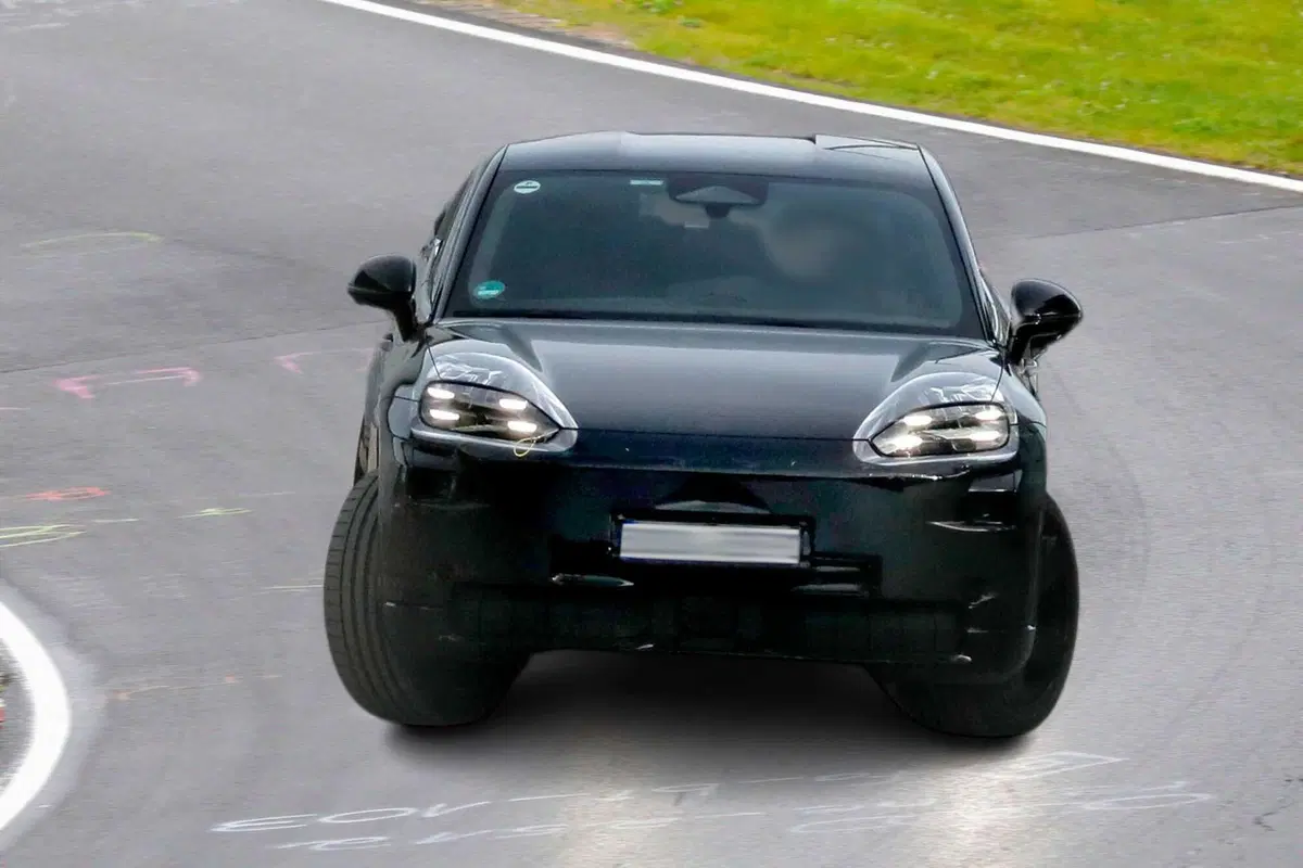 Porsche Cayenne Coupé: la versione sportiva dell'iconico SUV diventa elettrica [Foto Spia] (2)