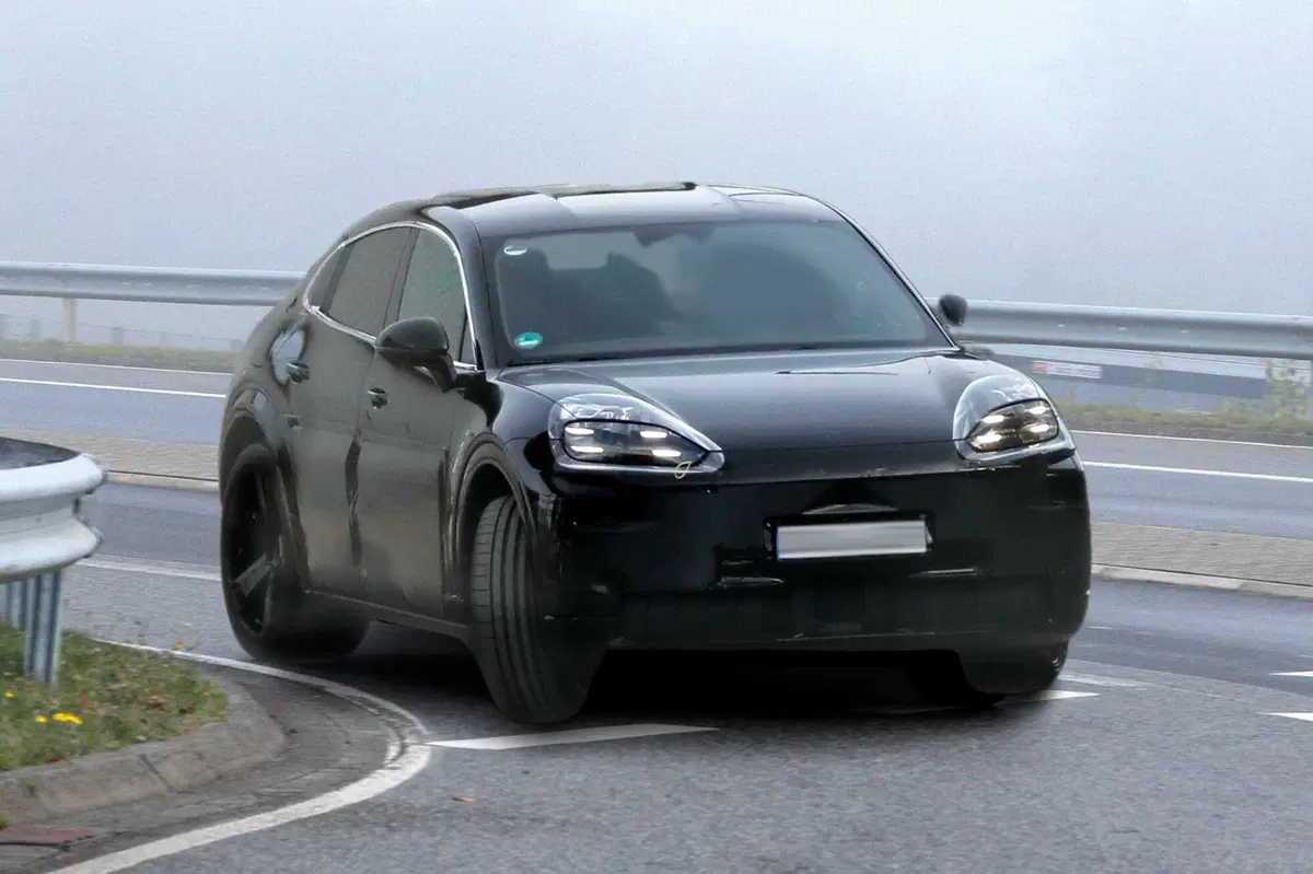 Porsche Cayenne Coup&eacute;: la versione sportiva dell'iconico SUV diventa elettrica [Foto Spia]