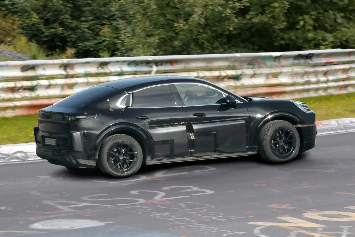 Porsche Cayenne Coupé: la versione sportiva dell'iconico SUV diventa elettrica [Foto Spia] (6)