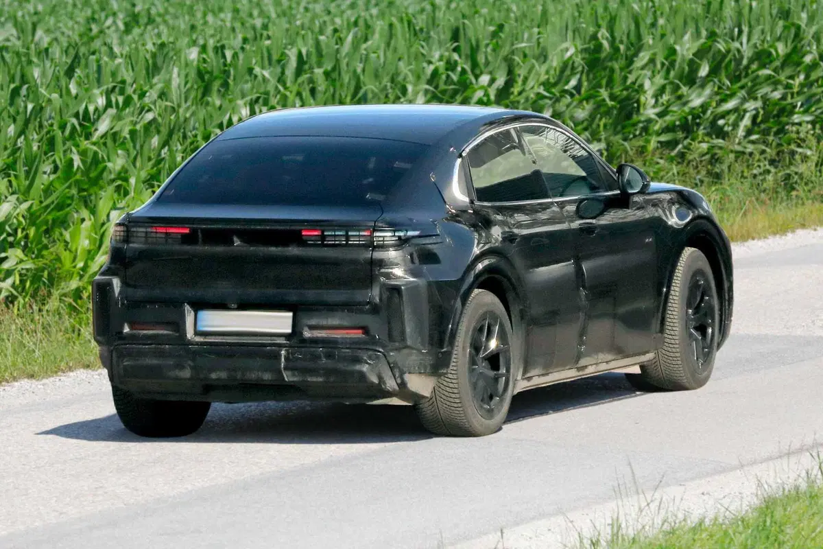 Porsche Cayenne Coupé: la versione sportiva dell'iconico SUV diventa elettrica [Foto Spia] (8)