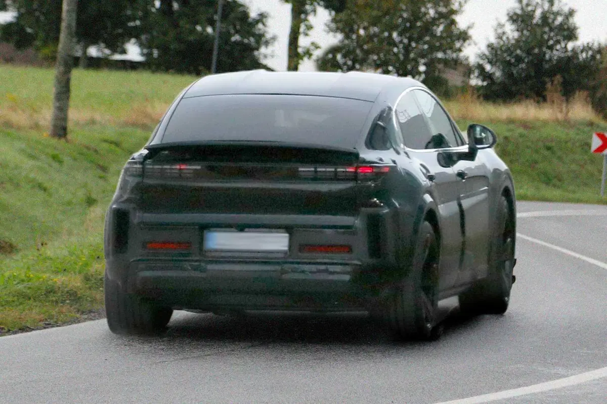 Porsche Cayenne Coupé: la versione sportiva dell'iconico SUV diventa elettrica [Foto Spia] (9)