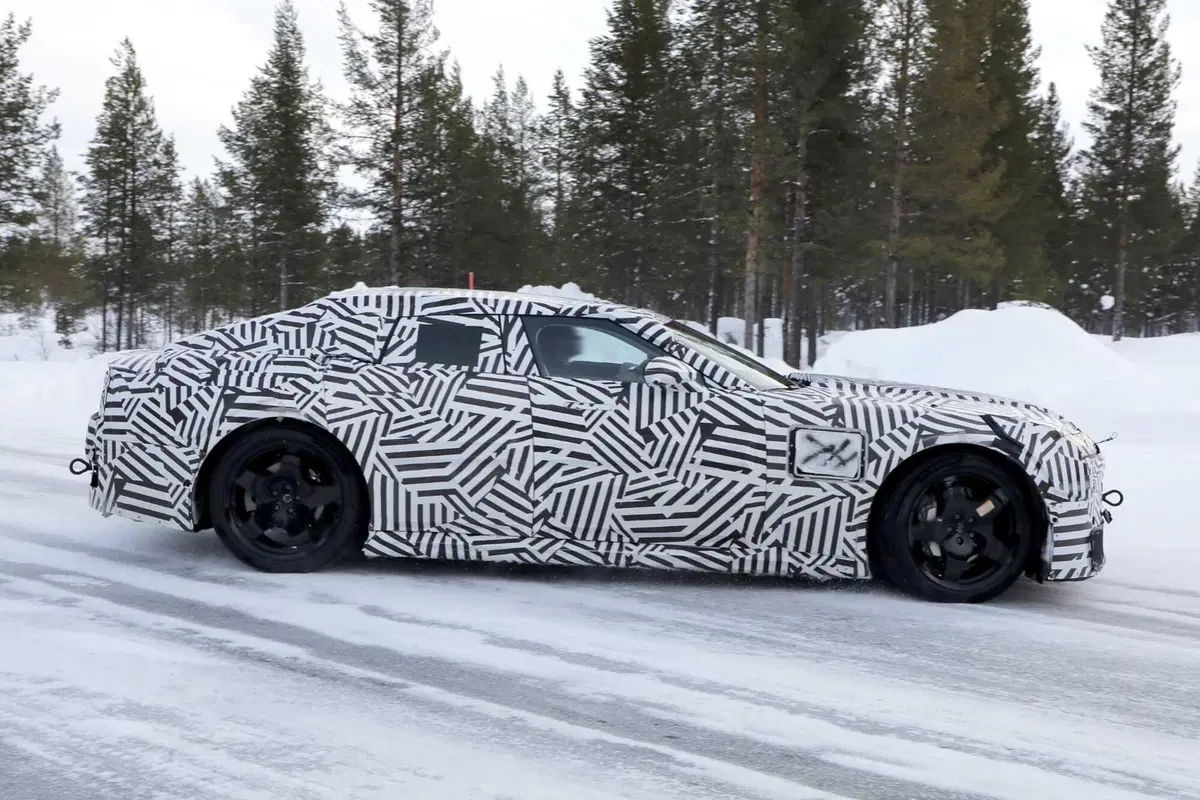Jaguar: la rinascita del marchio inizia dal nuovo prototipo Type 00 [Foto Spia] (5)
