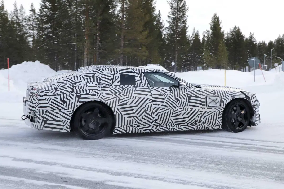 Jaguar: la rinascita del marchio inizia dal nuovo prototipo Type 00 [Foto Spia] (6)
