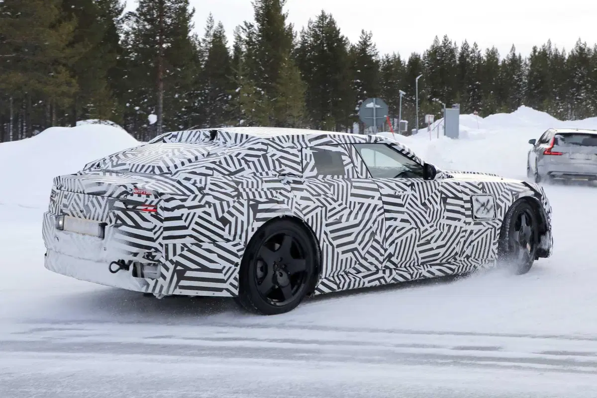 Jaguar: la rinascita del marchio inizia dal nuovo prototipo Type 00 [Foto Spia] (7)