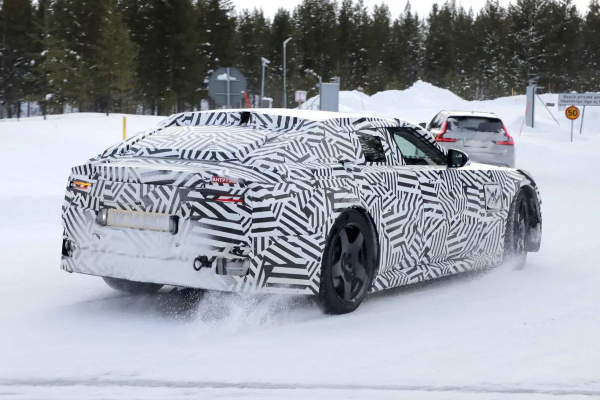Jaguar: la rinascita del marchio inizia dal nuovo prototipo Type 00 [Foto Spia] (8)