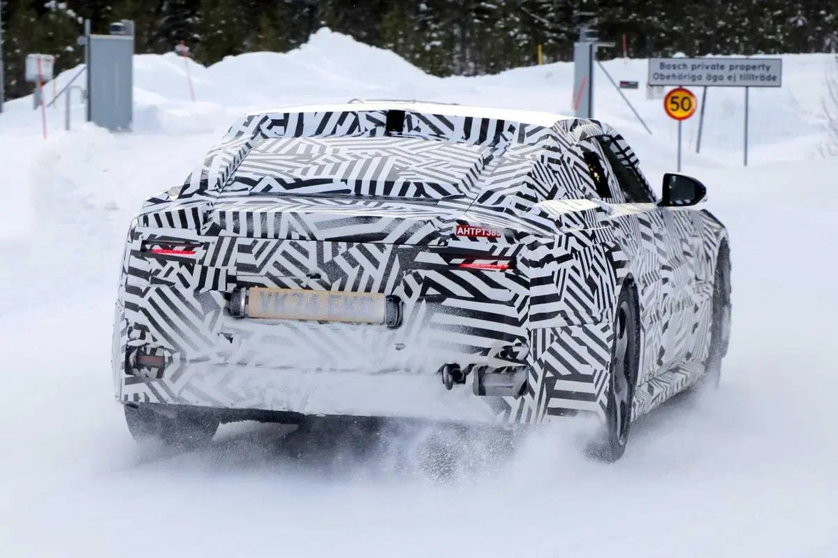 Jaguar: la rinascita del marchio inizia dal nuovo prototipo Type 00 [Foto Spia] (9)