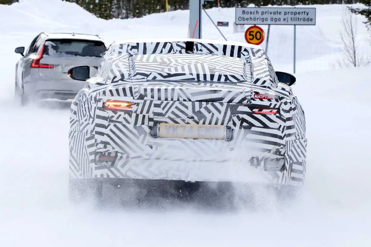 Jaguar: la rinascita del marchio inizia dal nuovo prototipo Type 00 [Foto Spia] (10)