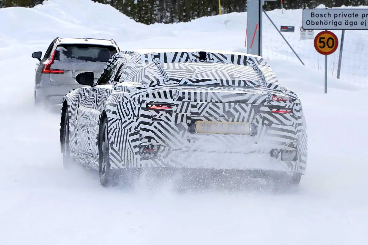 Jaguar: la rinascita del marchio inizia dal nuovo prototipo Type 00 [Foto Spia] (11)