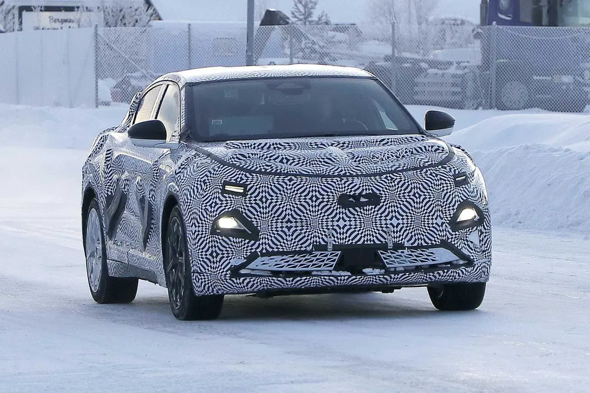 Alpine A390: arriva la rivale francese della Porsche Macan [Foto Spia] (2)