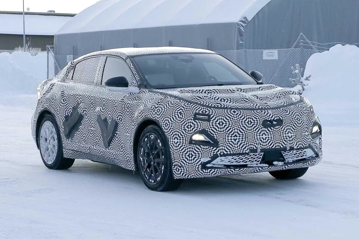 Alpine A390: arriva la rivale francese della Porsche Macan [Foto Spia] (3)