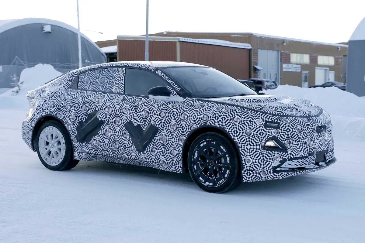 Alpine A390: arriva la rivale francese della Porsche Macan [Foto Spia] (5)