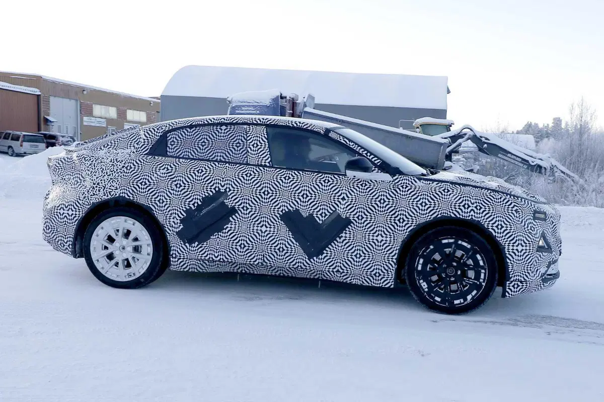 Alpine A390: arriva la rivale francese della Porsche Macan [Foto Spia] (7)