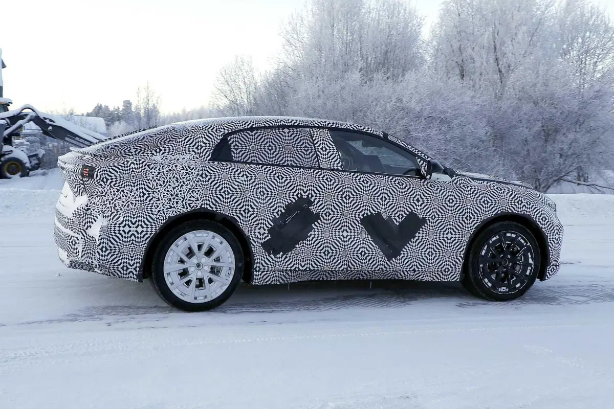 Alpine A390: arriva la rivale francese della Porsche Macan [Foto Spia] (8)