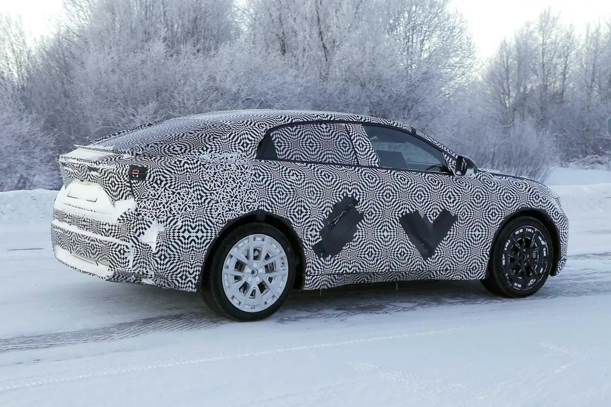 Alpine A390: arriva la rivale francese della Porsche Macan [Foto Spia] (9)