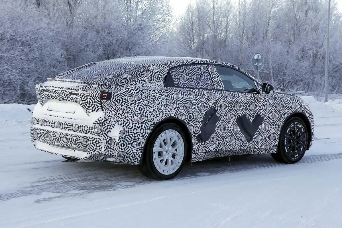 Alpine A390: arriva la rivale francese della Porsche Macan [Foto Spia] (10)