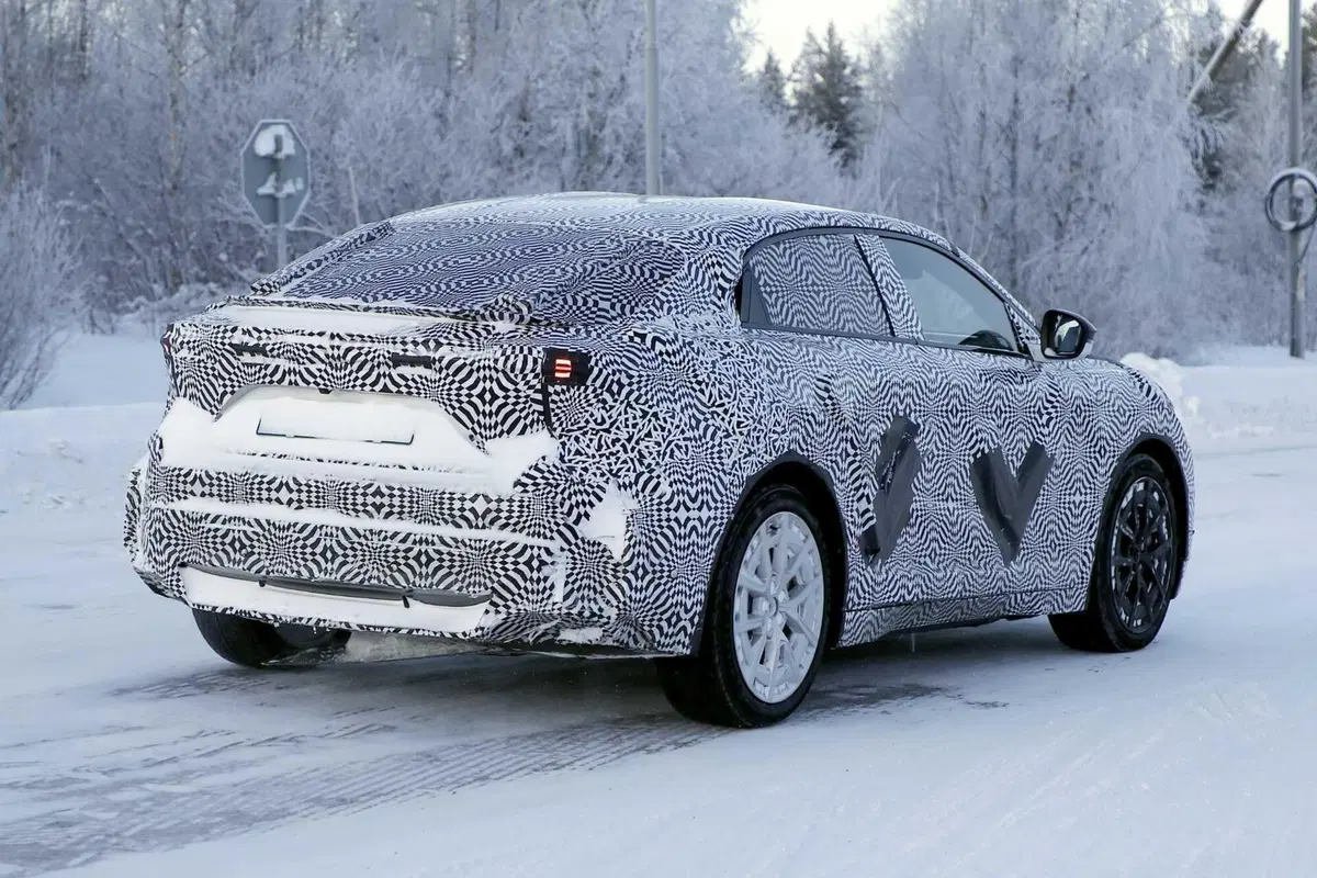 Alpine A390: arriva la rivale francese della Porsche Macan [Foto Spia] (11)