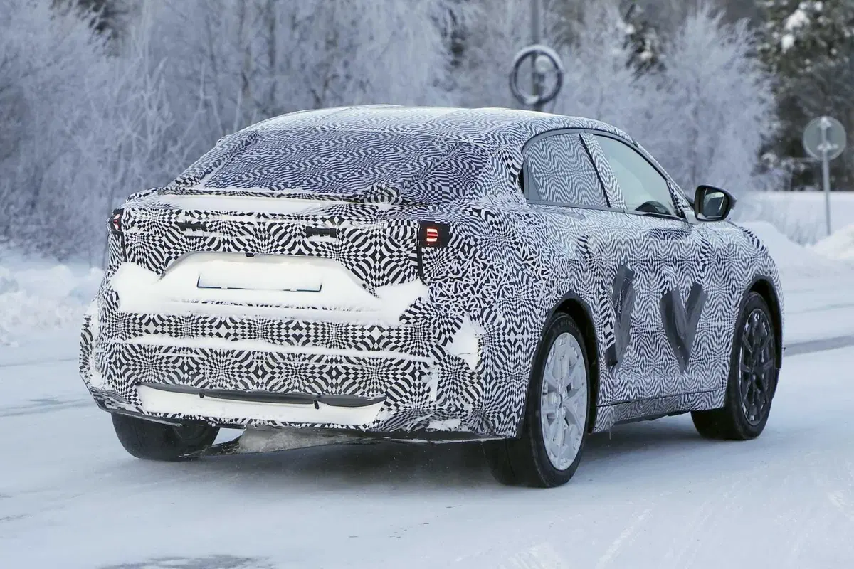 Alpine A390: arriva la rivale francese della Porsche Macan [Foto Spia] (12)