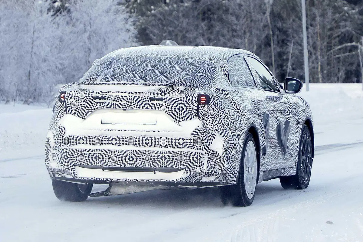 Alpine A390: arriva la rivale francese della Porsche Macan [Foto Spia] (13)