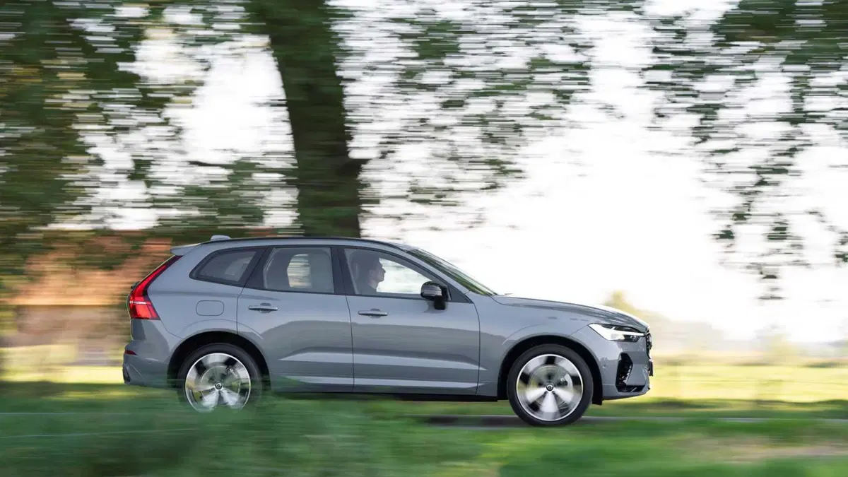 Volvo XC60 2.0 b5 Plus Dark awd auto (29)