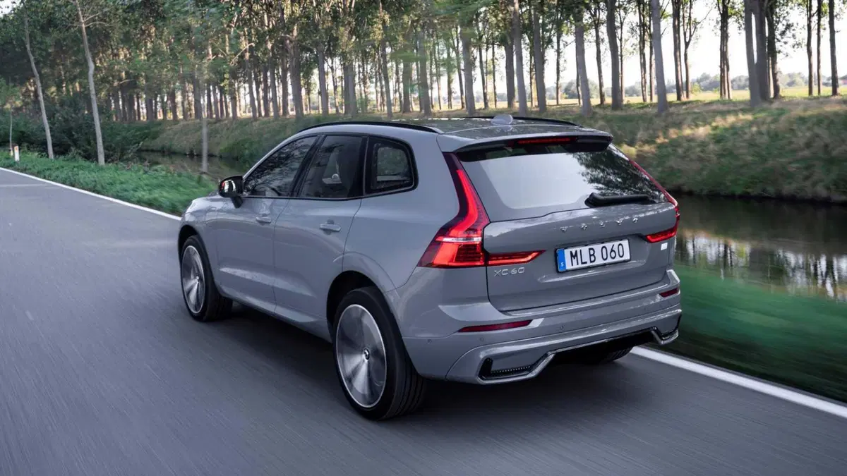 Volvo XC60 2.0 b5 Plus Dark awd auto (33)