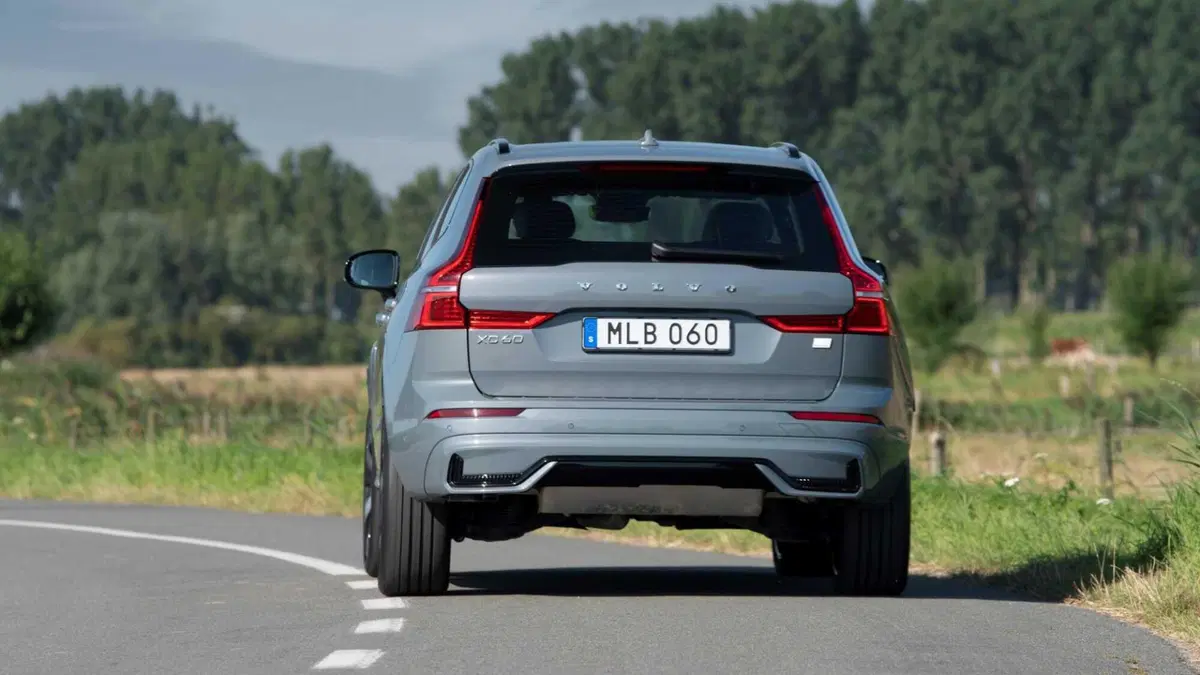 Volvo XC60 2.0 b5 Plus Dark awd auto (31)