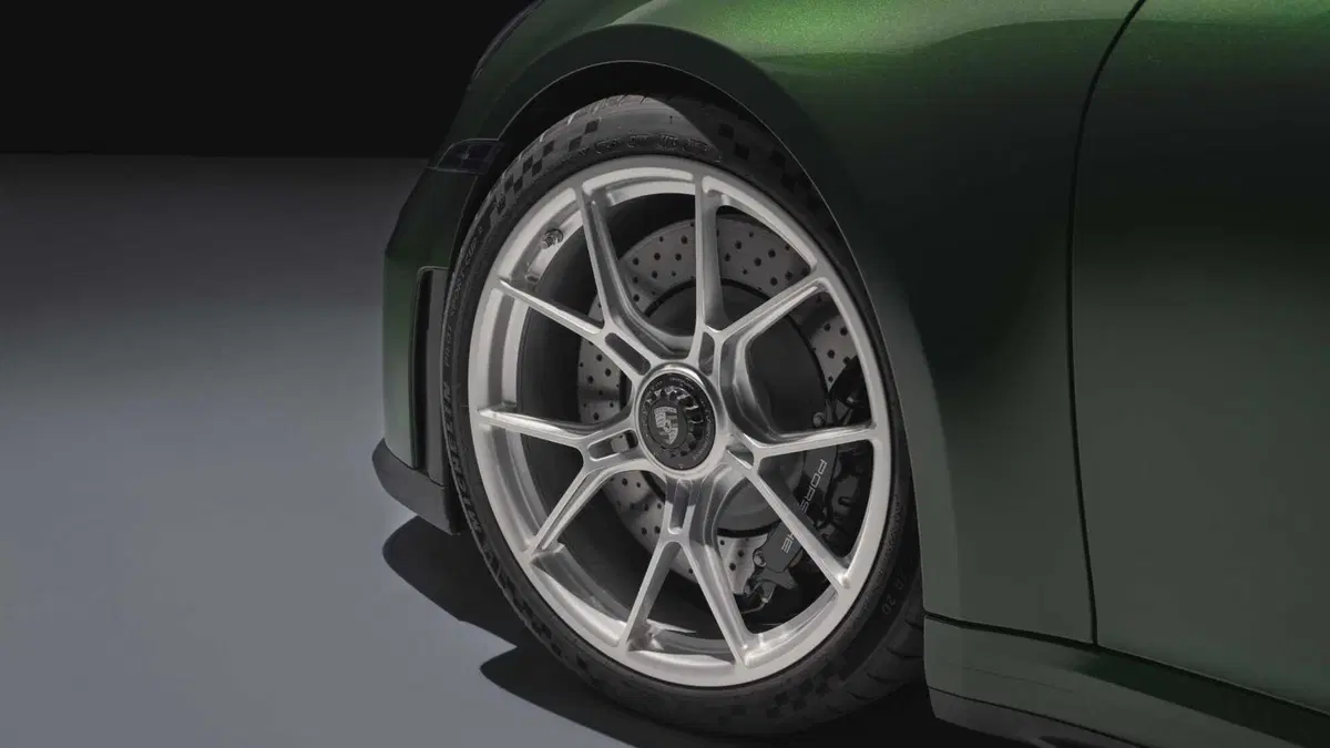 Porsche 911 GT3 Touring Package 2025: la 992.2 perfetta [VIDEO] (3)