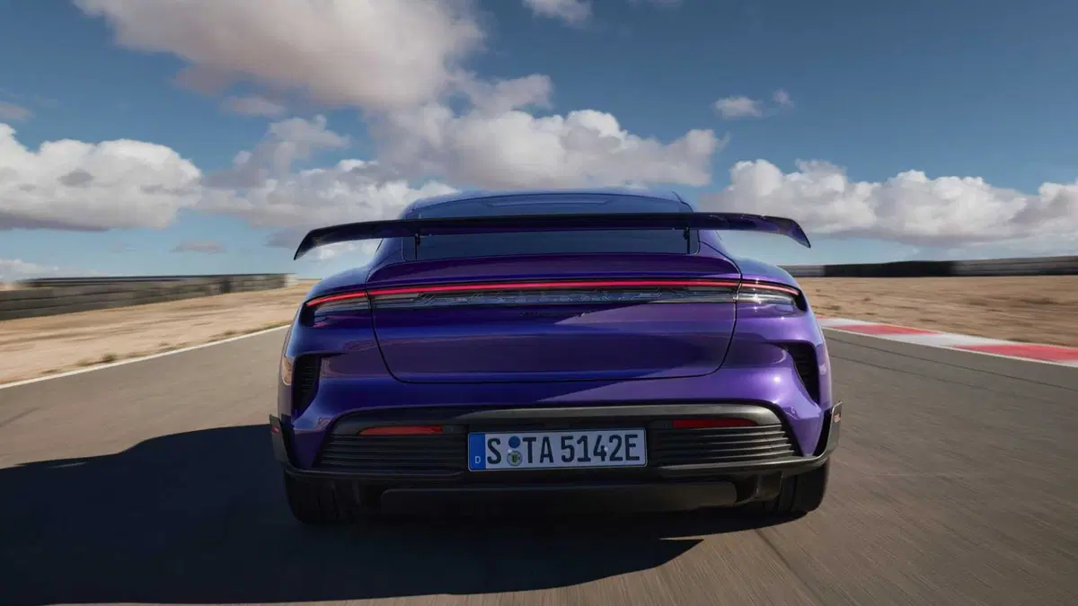 Porsche Taycan Turbo GT con pacchetto Weissach (8)
