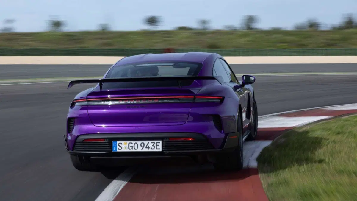 Porsche Taycan Turbo GT con pacchetto Weissach (10)