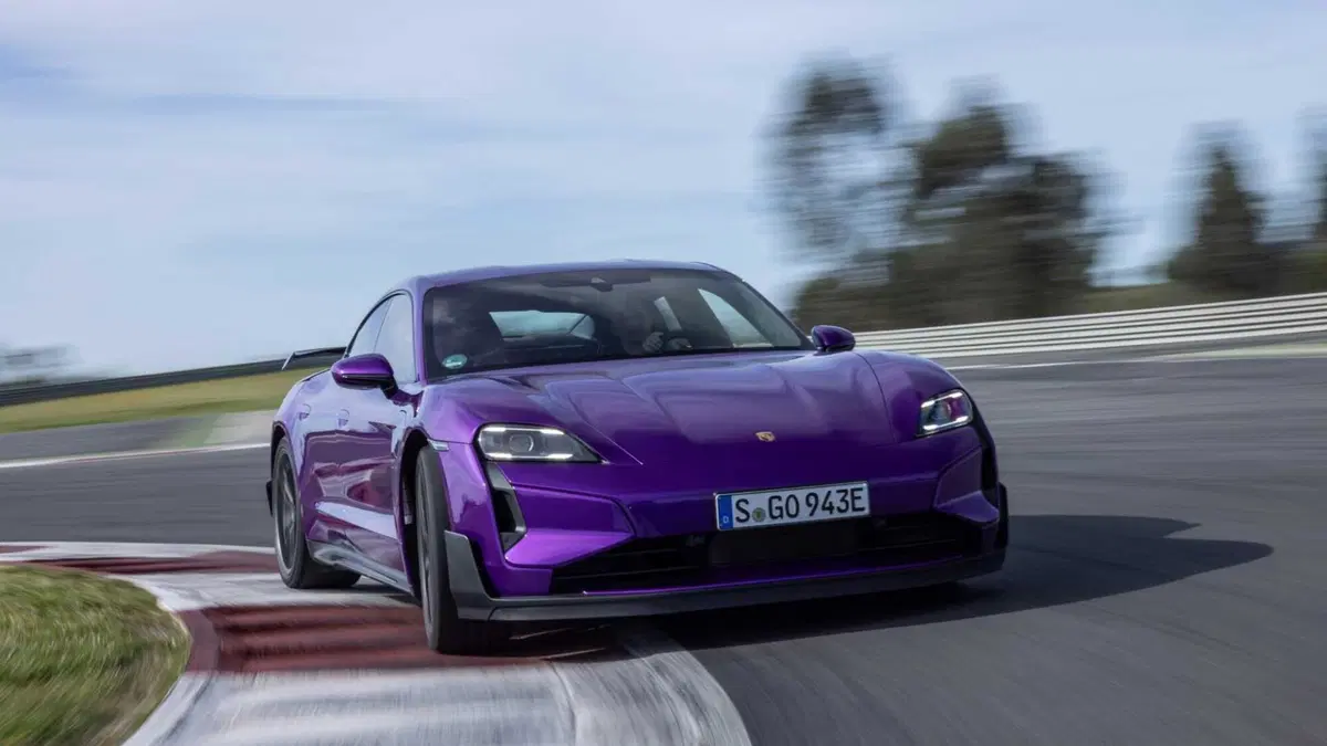 Porsche Taycan Turbo GT con pacchetto Weissach (9)