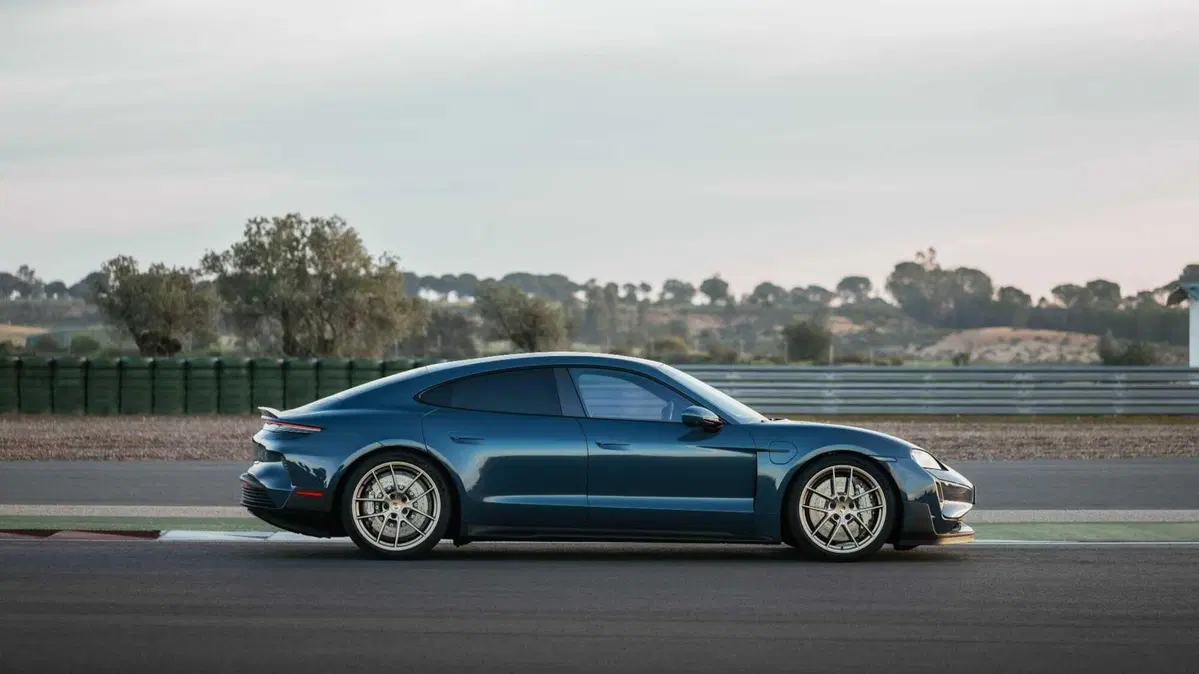 Porsche Taycan Turbo GT (5)