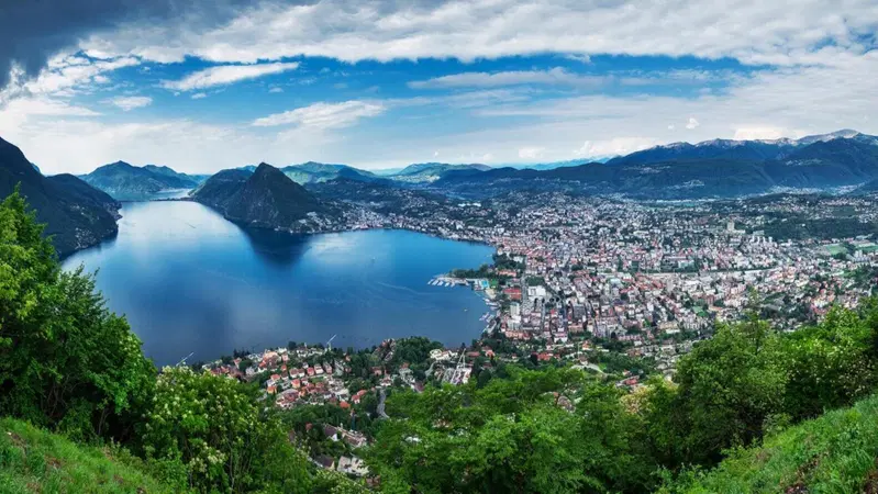 La Svizzera rallenta: limite a 20 km/h, e potrebbe arrivare il ticket d'ingresso a Lugano