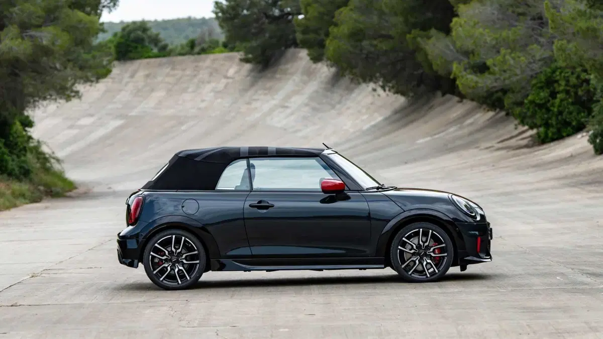 MINI Mini Cabrio 2.0 John Cooper Works JCW auto (6)