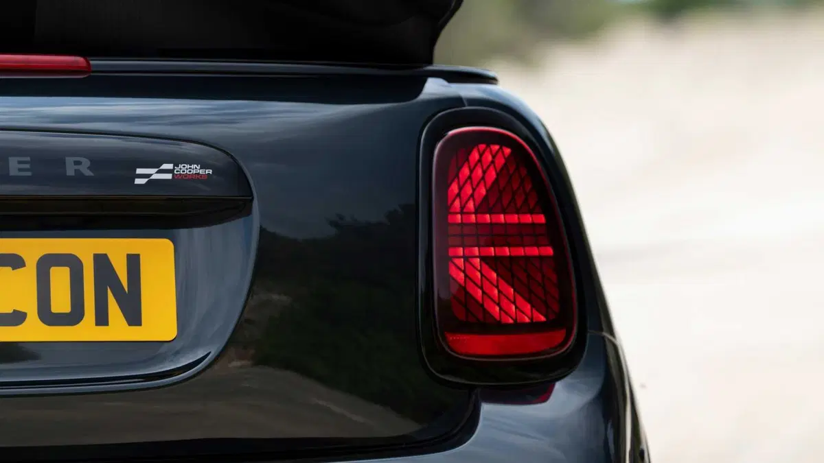 MINI Mini Cabrio 2.0 John Cooper Works JCW auto (18)