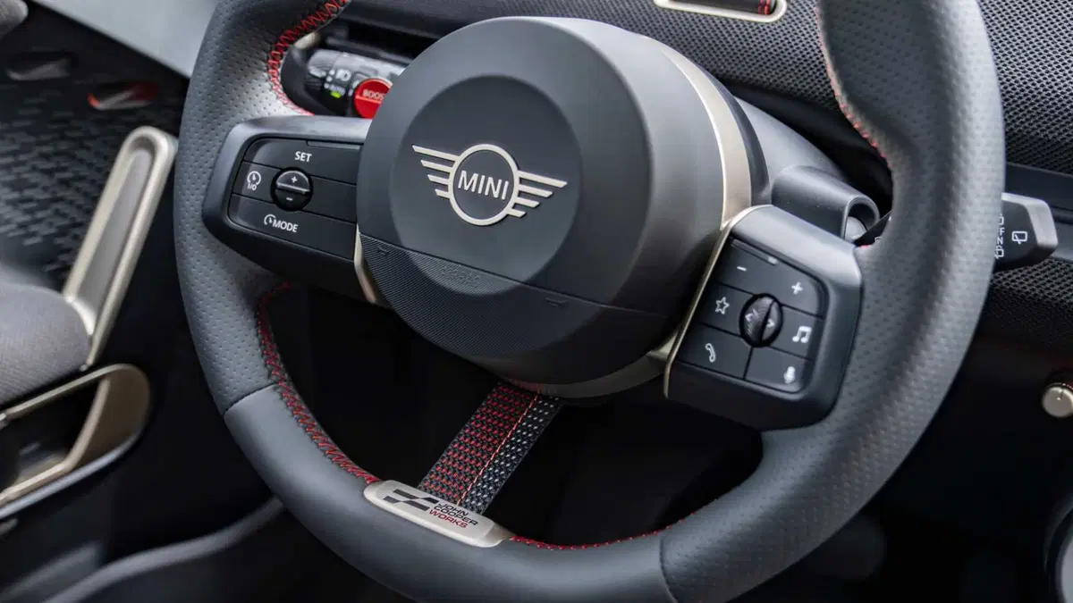 MINI Mini Aceman eJCW JCW (13)