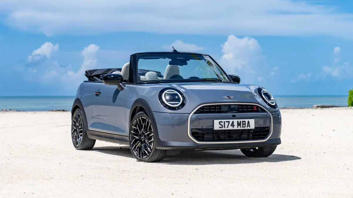 MINI Mini Cabrio Cooper SE auto (3)