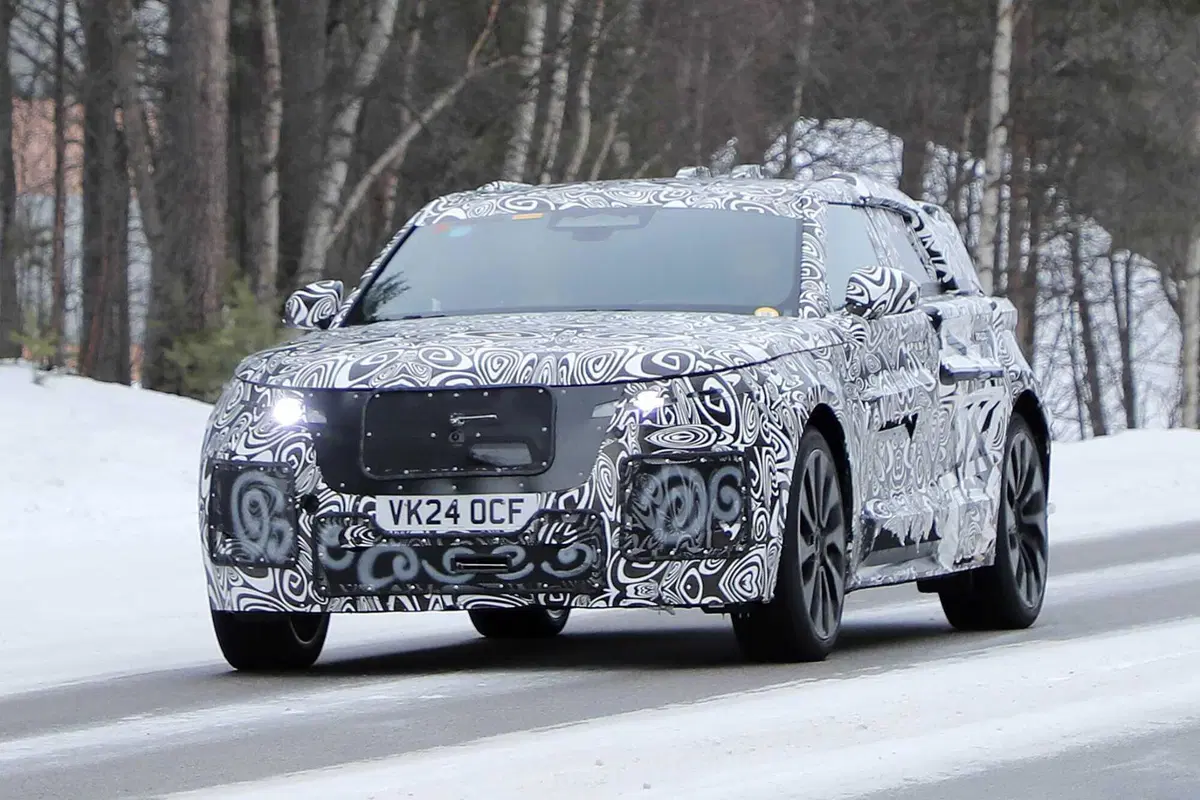 Range Rover Velar: avvistata la nuova generazione 100% elettrica [Foto Spia] (2)