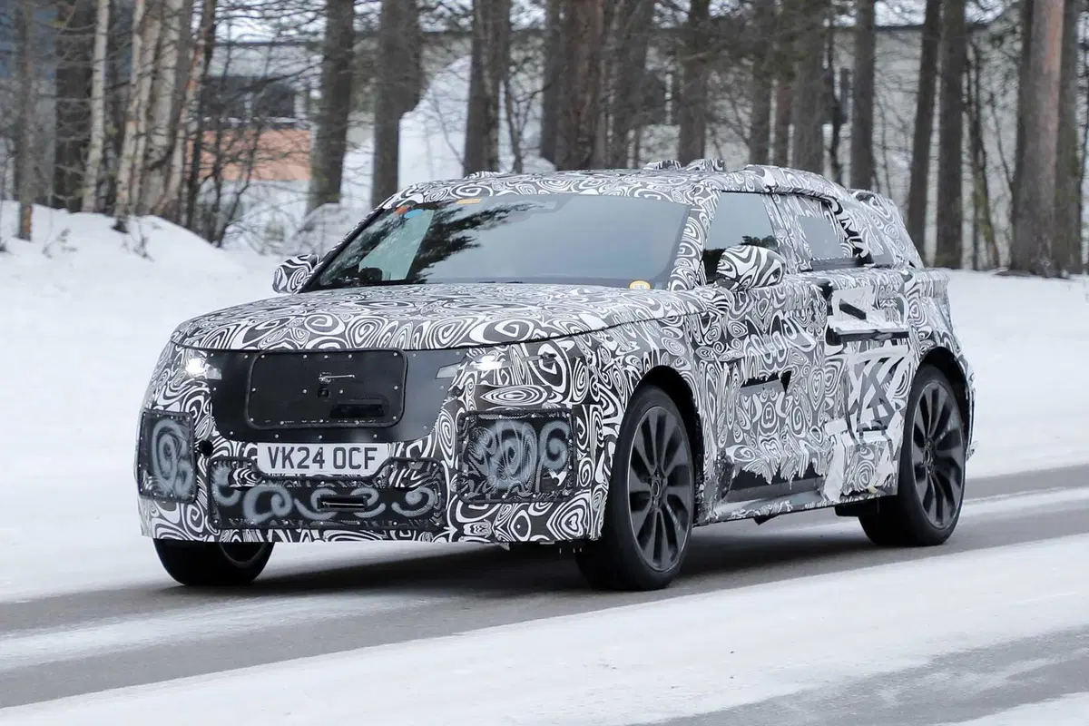 Range Rover Velar: avvistata la nuova generazione 100% elettrica [Foto Spia] (3)